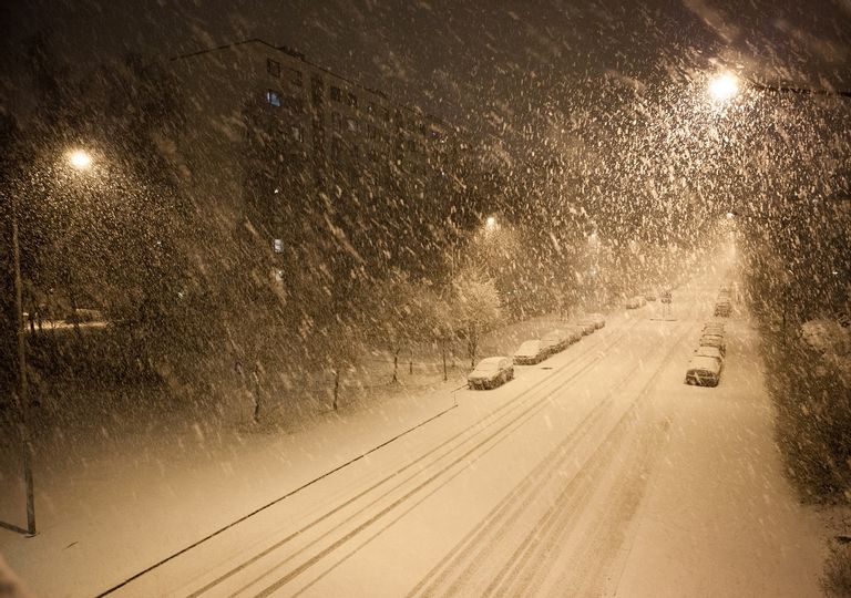 La neve in una città: sarà uno scenario che vedremo nelle prossime settimane?