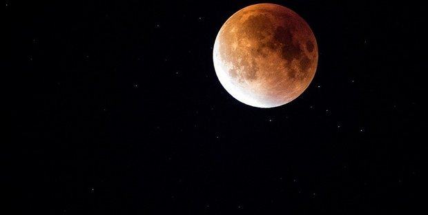 5 giugno, oggi una particolare eclissi di Luna: ecco come vederla!