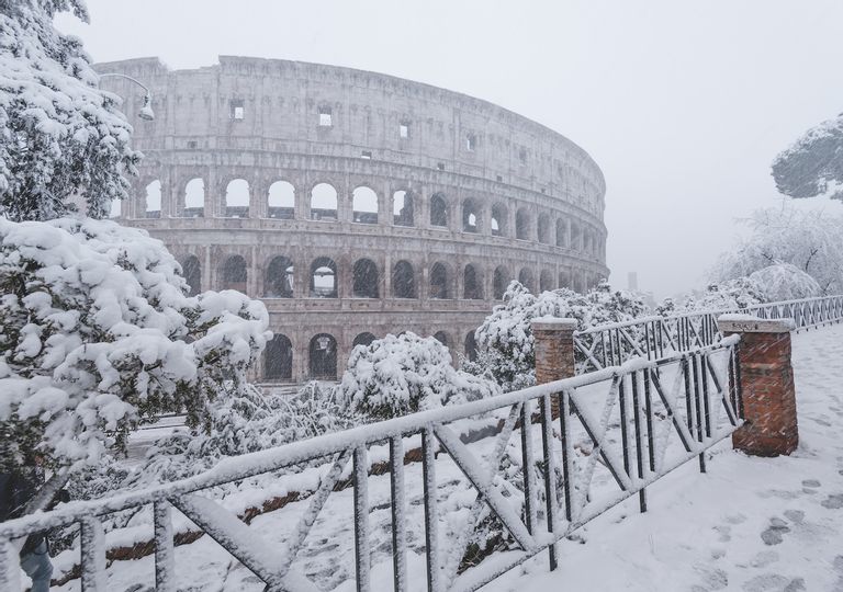 La neve a Roma e un po' il simbolo, la firma, delle ondate di freddo e gelo intense. Di recente accadde nel 2018, piu indietro si ricordano le storiche nevicate del febbraio 1929. 1956 e 2012 