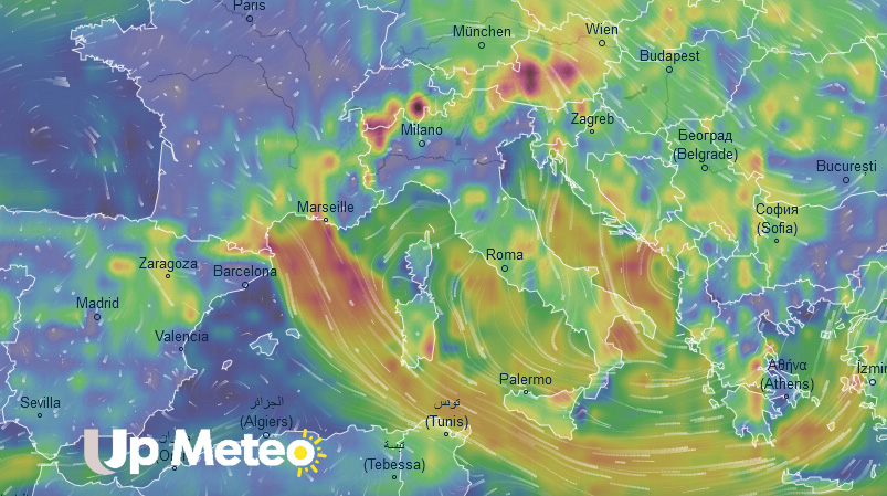 Tempesta di vento investe l'Italia.